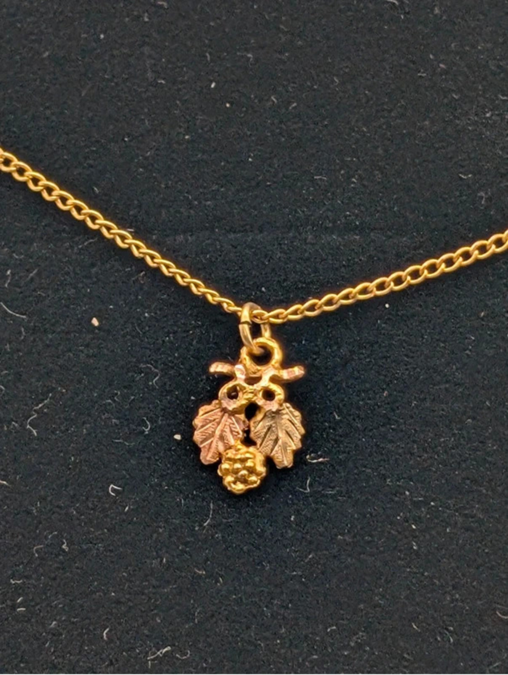 Vintage 10K Black Hills Gold Grape Leaf Pendant Necklace 20"